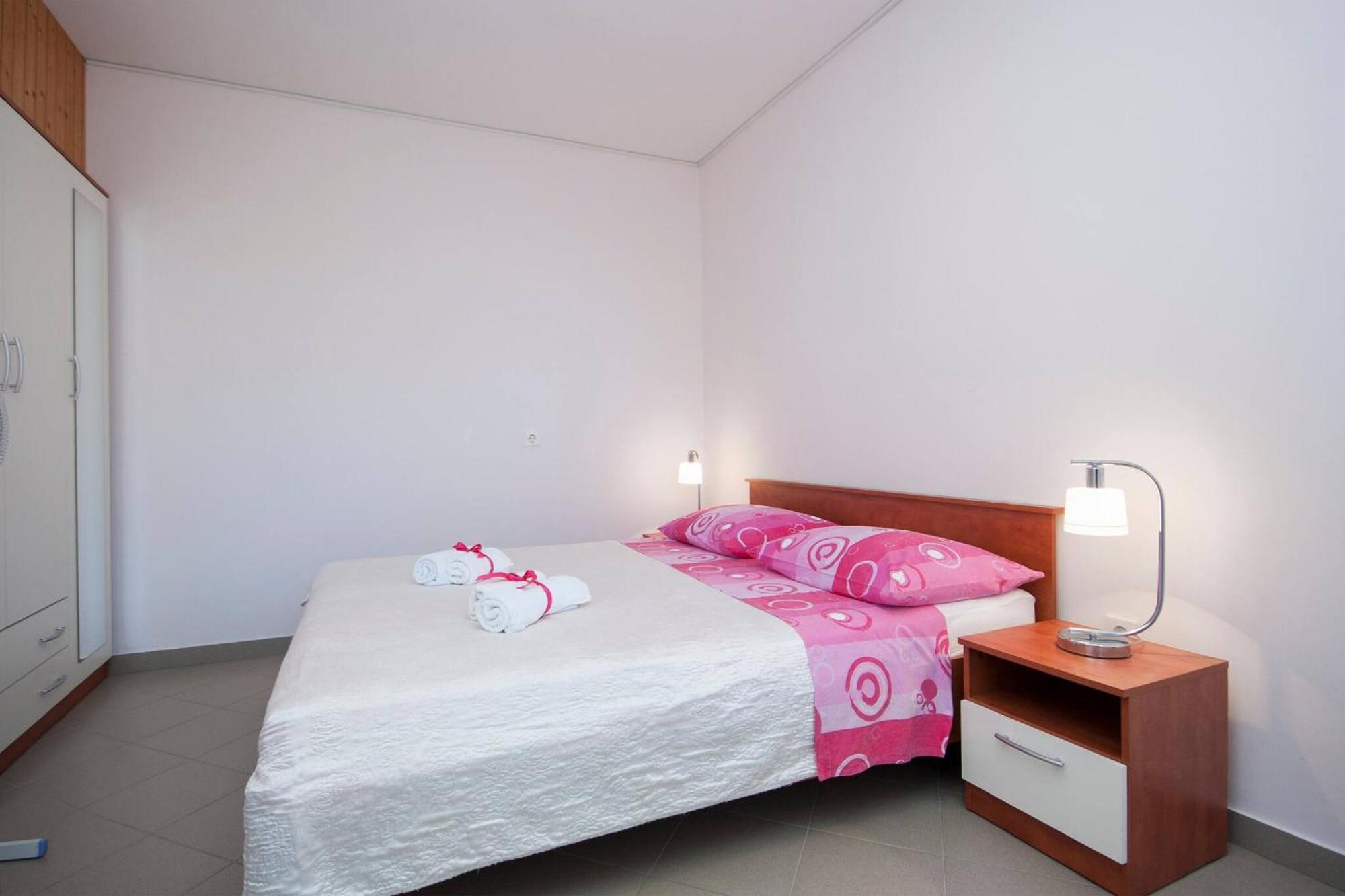 Family Apartments & Rooms Mikelin พรีมอชเตน ภายนอก รูปภาพ