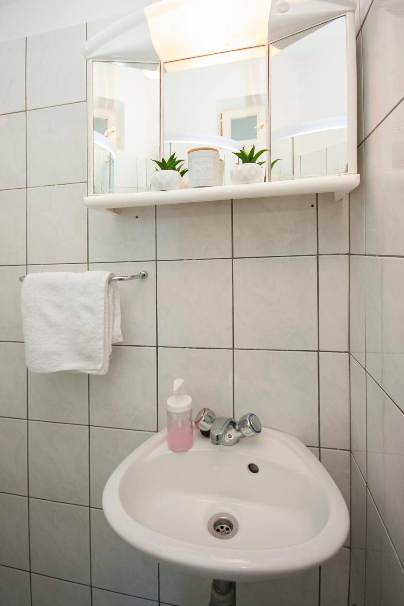 Family Apartments & Rooms Mikelin พรีมอชเตน ภายนอก รูปภาพ
