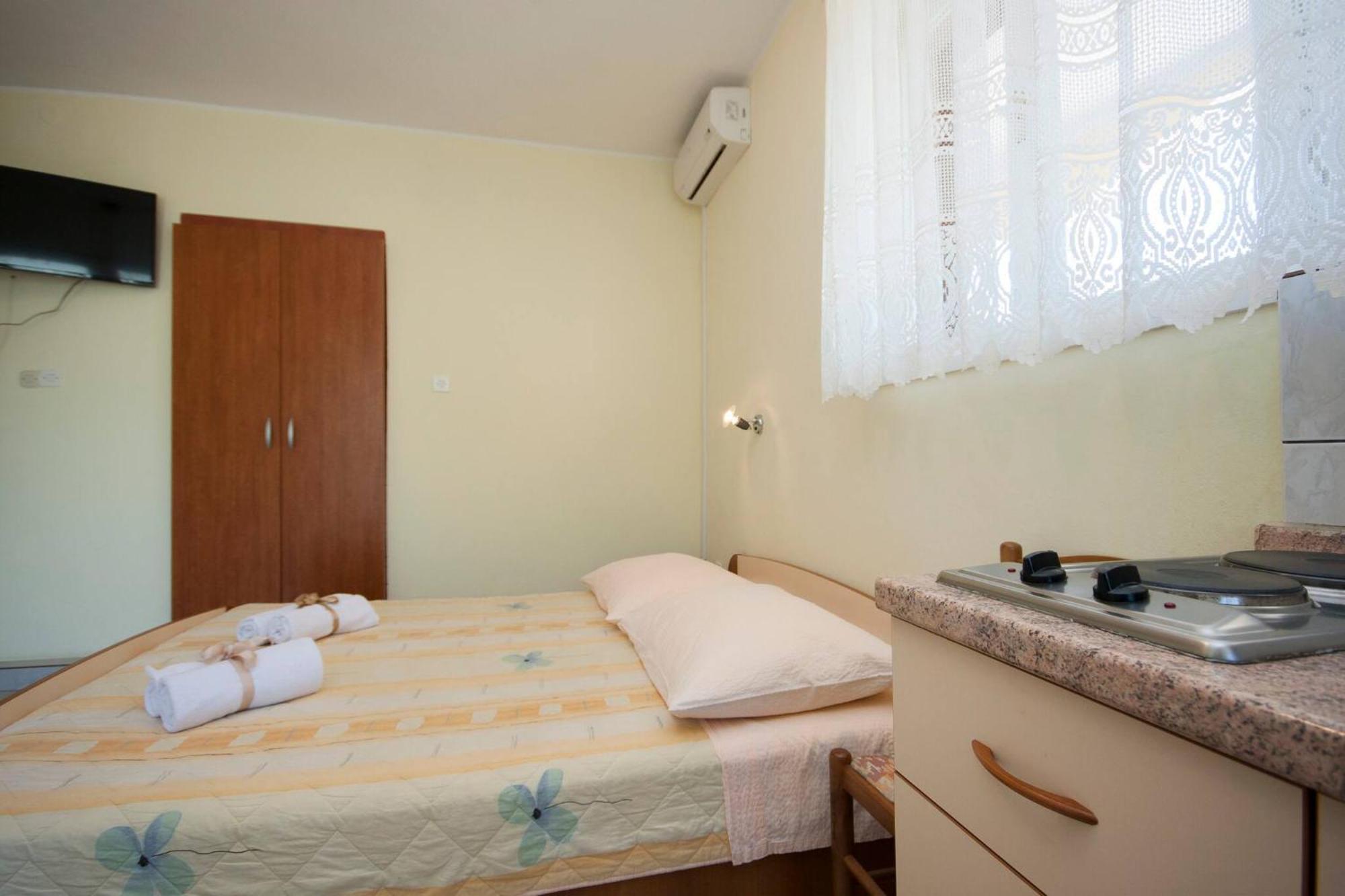 Family Apartments & Rooms Mikelin พรีมอชเตน ภายนอก รูปภาพ